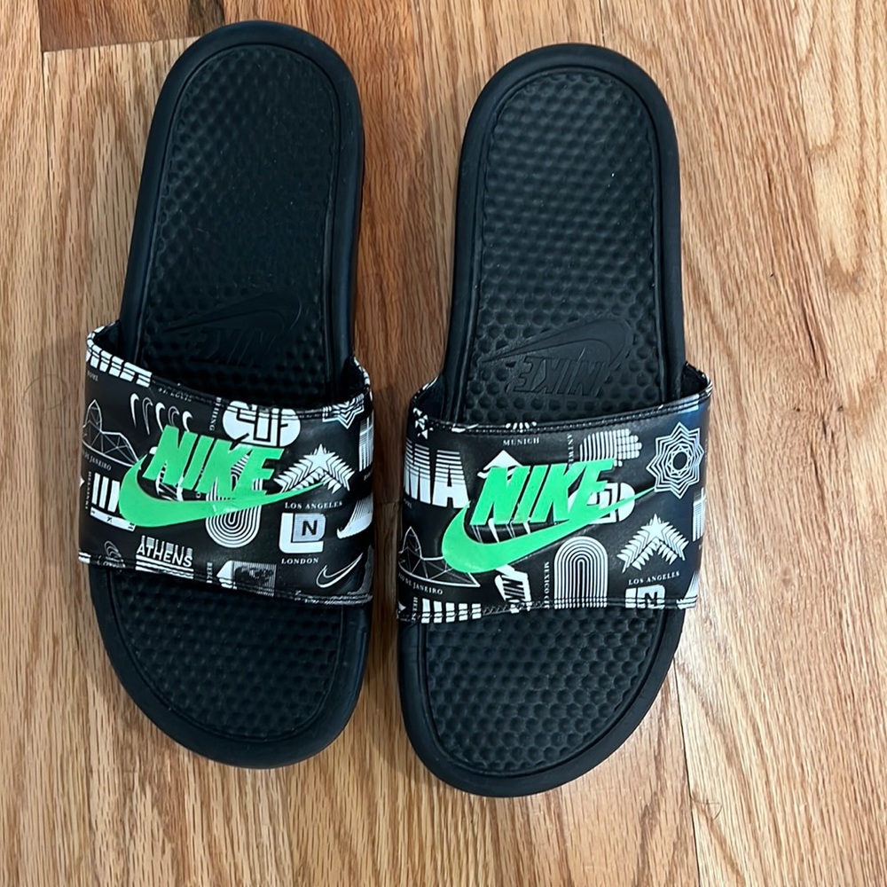 NIKE men’s slides sz 11